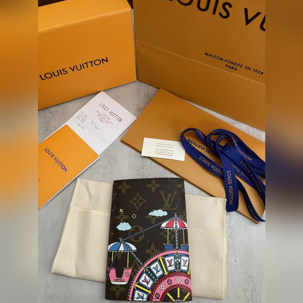 Louis Vuitton Monogram Leather Passport Cover - Picture 5 of 13